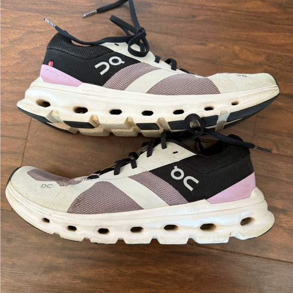 OnCloud Heron Women's Athletic Shoes - Black, Purple, and White-Size 7.5 - Picture 9 of 13